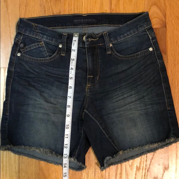 Rock & Republic Denim Shorts Size 4 - Picture 3 of 8